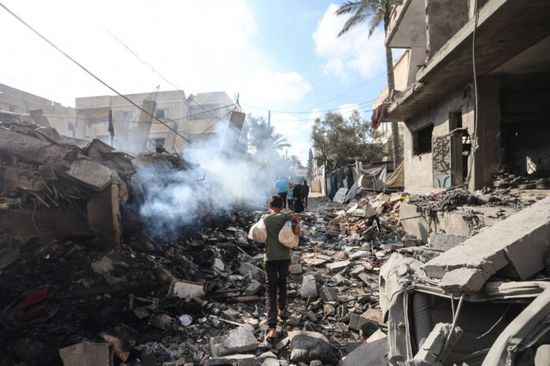 مسعفون: مقتل رضيع وأبويه بنيران إسرائيلية في غزة