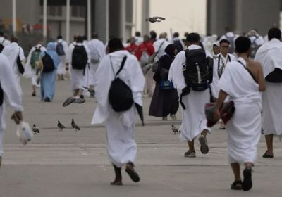 حجاج بيت الله الحرام يتوافدون إلى مشعر منى لقضاء يوم التروية
