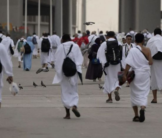 حجاج بيت الله الحرام يتوافدون إلى مشعر منى لقضاء يوم التروية