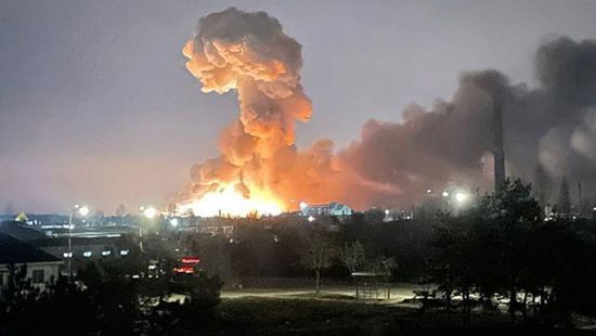انفجارات قوية تهز بندر عباس جنوبي إيران 