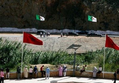 السلطات الجزائرية تسلم الرباط 21 مواطناً مغربياً