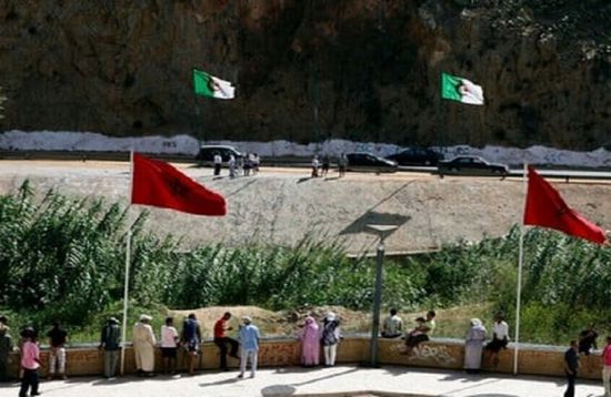 السلطات الجزائرية تسلم الرباط 21 مواطناً مغربياً