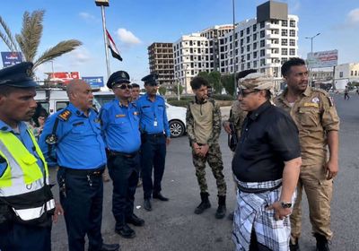 بأول أيام العيد.. الحالمي يتفقد النقاط الأمنية والعسكرية بالعاصمة عدن