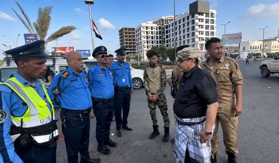 بأول أيام العيد.. الحالمي يتفقد النقاط الأمنية والعسكرية بالعاصمة عدن