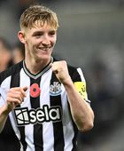 برشلونة ينقض على جناح نيوكاسل يونايتد 