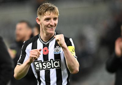 برشلونة ينقض على جناح نيوكاسل يونايتد 
