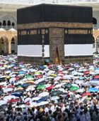 الحجاج المتعجلون يؤدون طواف الوداع