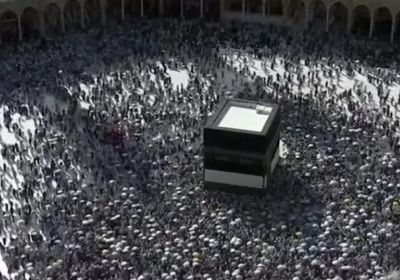 ضيوف الرحمن يتوافدون على المسجد الحرام لأداء طواف الوداع