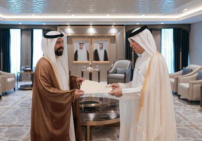 سفير الإمارات يقدّم أوراق اعتماده إلى وزير خارجية قطر