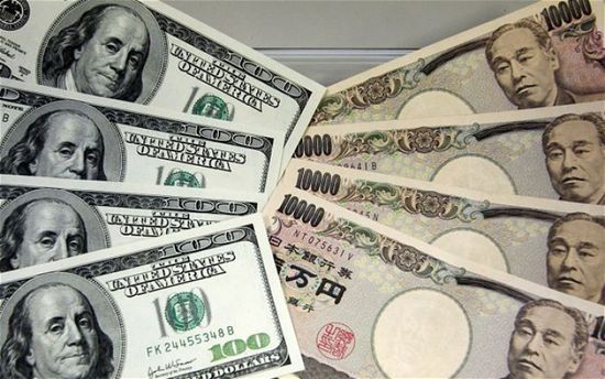 الين يتراجع لأدنى مستوياته مقابل الدولار منذ أبريل