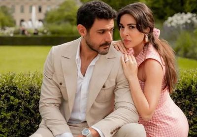 بفيديو مؤثر من ديزني لاند.. سارة أبي كنعان تعلن حملها الأول