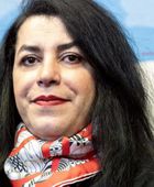 وفاة الفنانة الإيرانية المُعارضة مرجان ساترابي