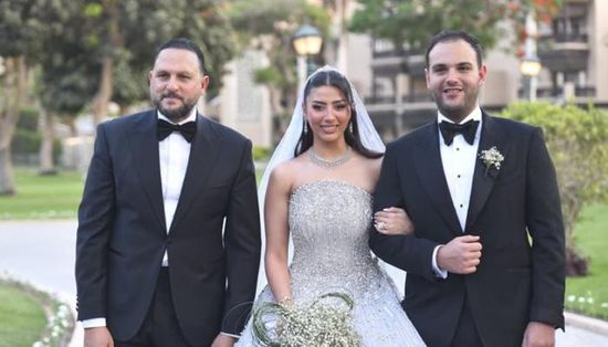 نجوم الفن يتألقون في زفاف ابنة شقيق عماد زيادة عند سفح الأهرامات
