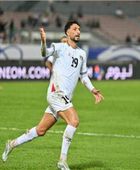 وسام أبو علي يصافح لاعبي منتخب مصر قبل ودية البرازيل