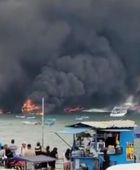 حريق هائل يلتهم عشرات قوارب الصيد في الإكوادور ويصيب شخصين