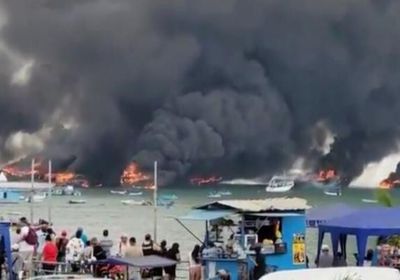 حريق هائل يلتهم عشرات قوارب الصيد في الإكوادور ويصيب شخصين