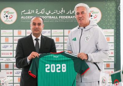 الجزائر تمدد عقد المدرب بيتكوفيتش حتى عام 2028