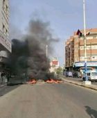 قطع الطرق في العاصمة عدن احتجاجا على تدهور الخدمات