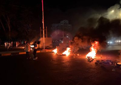 أبناء كريتر يحاصرون قصر معاشيق والأمن يغلق الخطوط