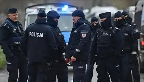 بولندا تضبط أكثر من طن هيروين مخبأ في شحنة طوب مزخرف بميناء غدينيا
