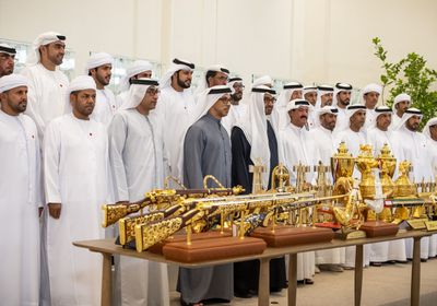 محمد بن زايد يستقبل فريق هجن الرئاسة