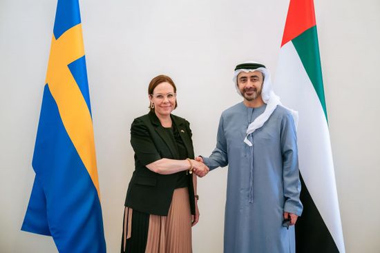 وزير الخارجية الإماراتي يستقبل نظيرته السويدية في أبوظبي