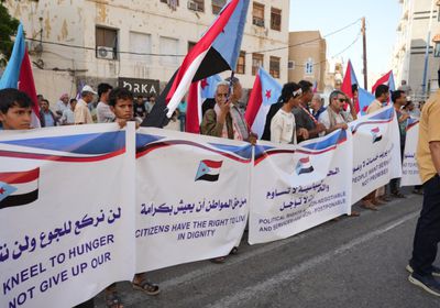 وقفة احتجاجية للمطالبة بتحسين الخدمات في المعلا