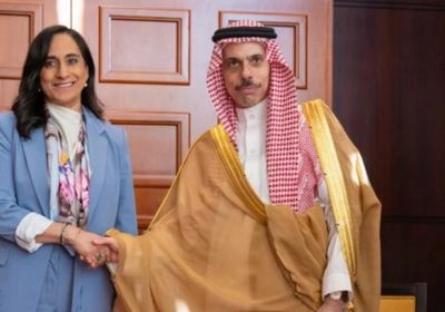 وزير الخارجية السعودي يبحث مع نظيرته الكندية العلاقات الثنائية