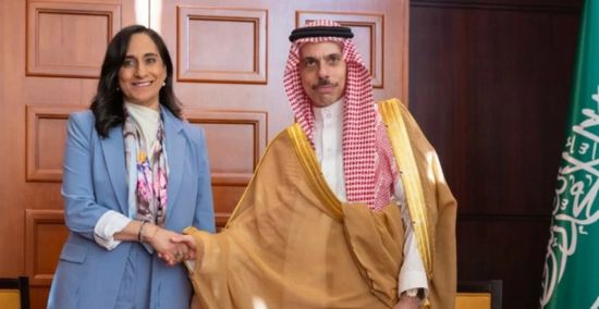 وزير الخارجية السعودي يبحث مع نظيرته الكندية العلاقات الثنائية