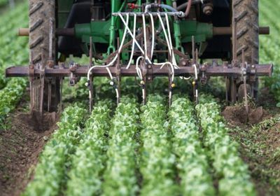 البيت الأبيض يقرر خفض الرسوم الجمركية على المعدات الزراعية