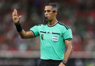 أمين عمر يخطف الأنظار في مونديال 2026.. إشادات واسعة بأداء التحكيم المصري