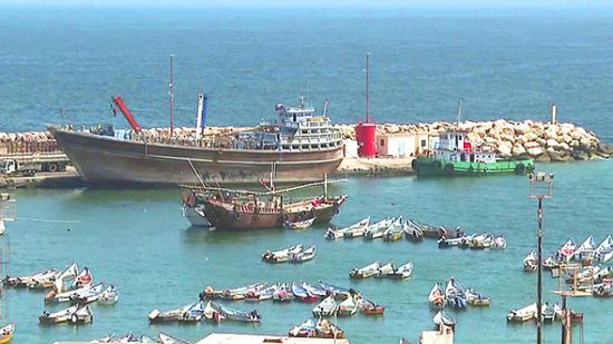 خفر السواحل يستجيب لبلاغ استغاثة من قارب معطل
