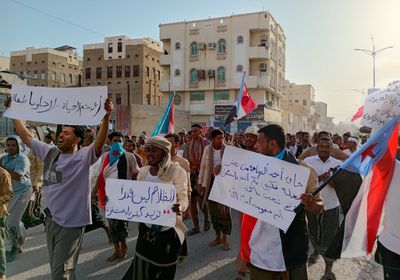 الغليان الشعبي يمتد إلى سيئون.. حرب الخدمات تشعل فتيل الانتفاضة في الجنوب