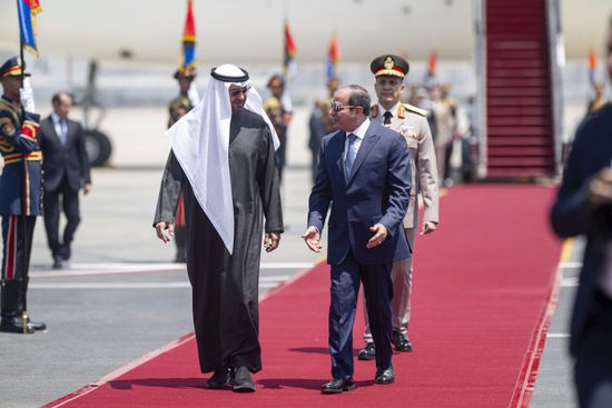 رئيس الإمارات يبحث مع نظيره المصري التطورات الإقليمية