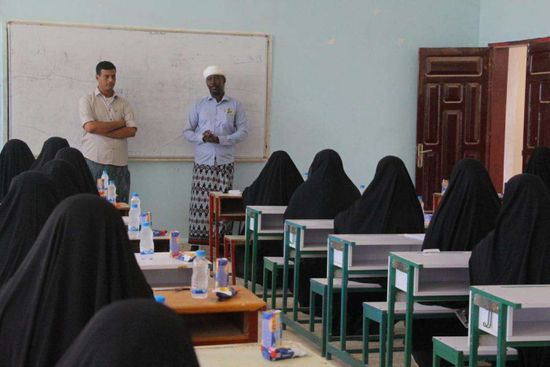 انتقالي المهرة يتفقد سير امتحانات الثانوية في حصوين
