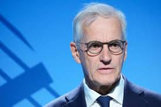 رئيس وزراء النرويج يحث اللاعبين على الجماعية في كأس العالم