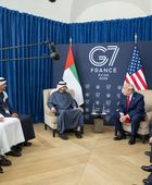 محمد بن زايد يلتقي الرئيس الأمريكي في إيفيان