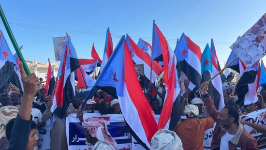 غليان في الشارع الجنوبي.. التفاهمات السعودية - الحوثية تهدد مكتسبات دحر المد الإيراني