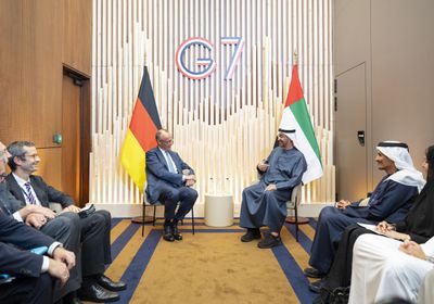 محمد بن زايد والمستشار الألماني يبحثان تعزيز العلاقات بين البلدين