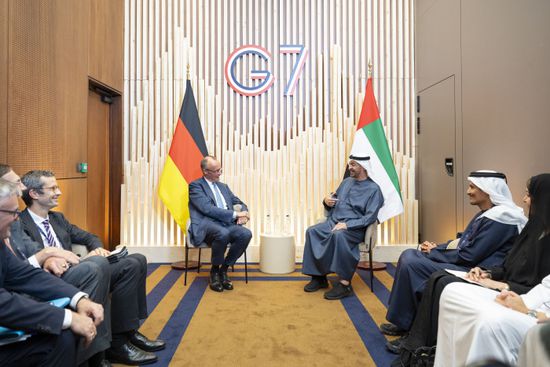 محمد بن زايد والمستشار الألماني يبحثان تعزيز العلاقات بين البلدين