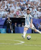 هاتريك ميسي يقود الأرجنتين للفوز على الجزائر