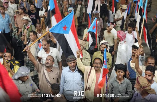 أبناء شبوة يصلون ساحة العروض بعدن استعدادًا لمليونية رفض الوصاية