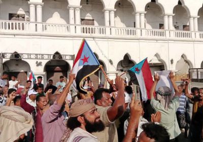 توافد الجماهير إلى ساحة الدلة للمشاركة بمليونية رفض الوصاية