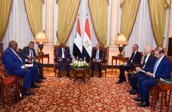وزير الخارجية المصري يبحث مع نظيره السوداني سبل تعزيز العلاقات الثنائية