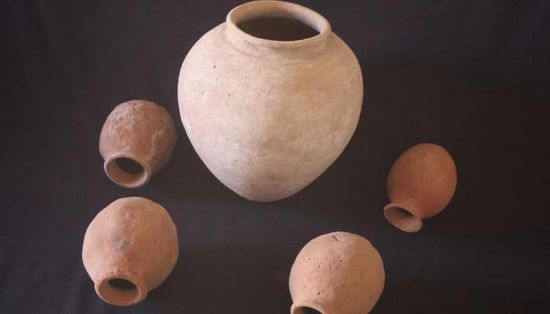 مصر تعلن اكتشاف مقبرتين من العصر العتيق في المنيا