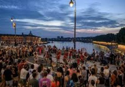 فرنسا تحيي عيد الموسيقى بالرغم من موجة الحر