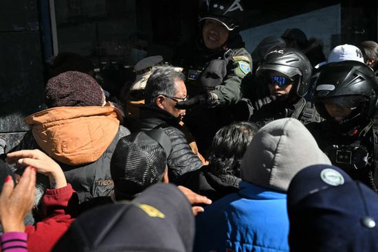 بدء عودة الحياة إلى طبيعتها في بوليفيا بعد تأييد إعلان الطوارئ