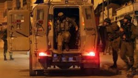 قوات الاحتلال تقتحم بلدتين شمال وشرق القدس