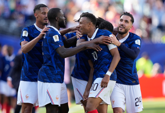 فرنسا تقسو على العراق بثلاثية نظيفة بكأس العالم 
