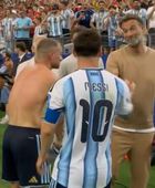كلوب يفاجئ ميسي عقب مباراة الأرجنتين والنمسا 